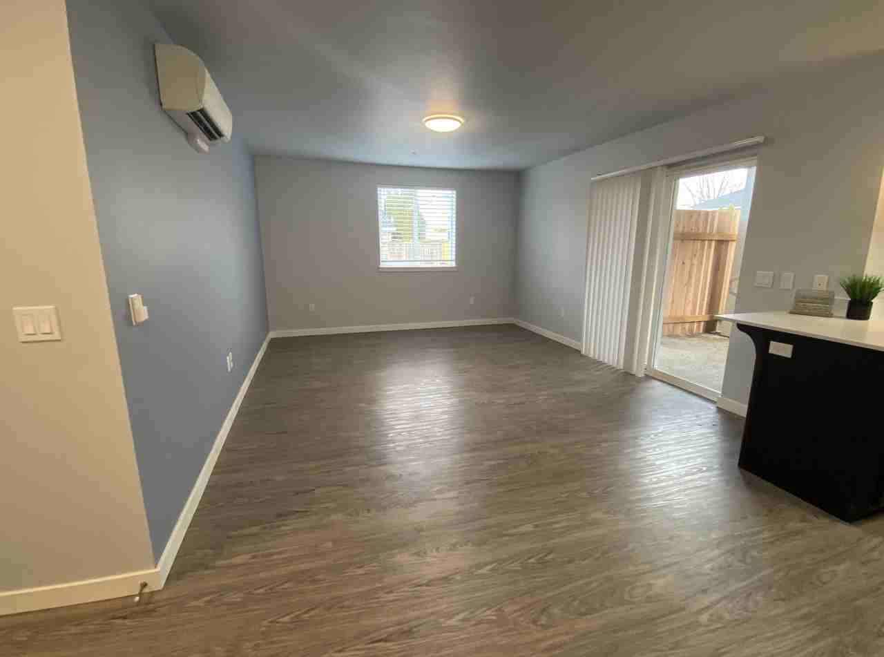 Queen Court Apartments - Photo 6 of 45