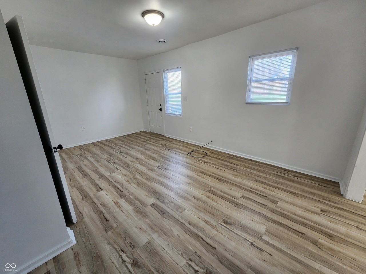 2531 E 10th St Apt C - Photo 4 of 21