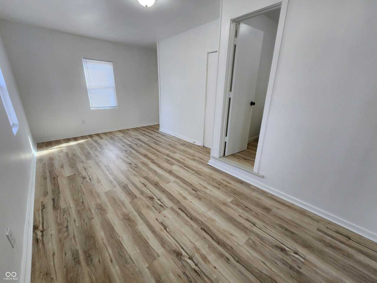 2531 E 10th St Apt C - Photo 5 of 21