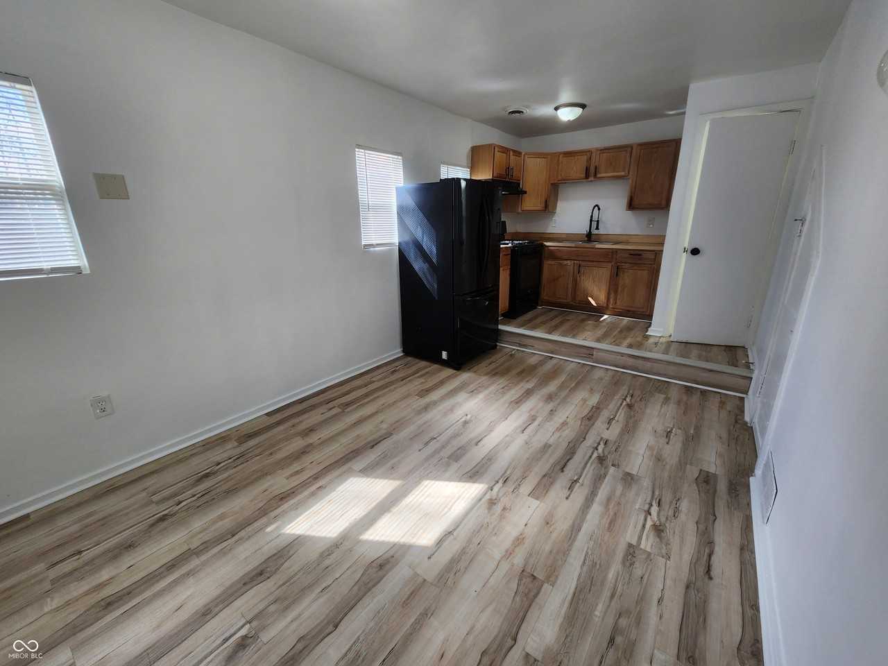 2531 E 10th St Apt C - Photo 7 of 21