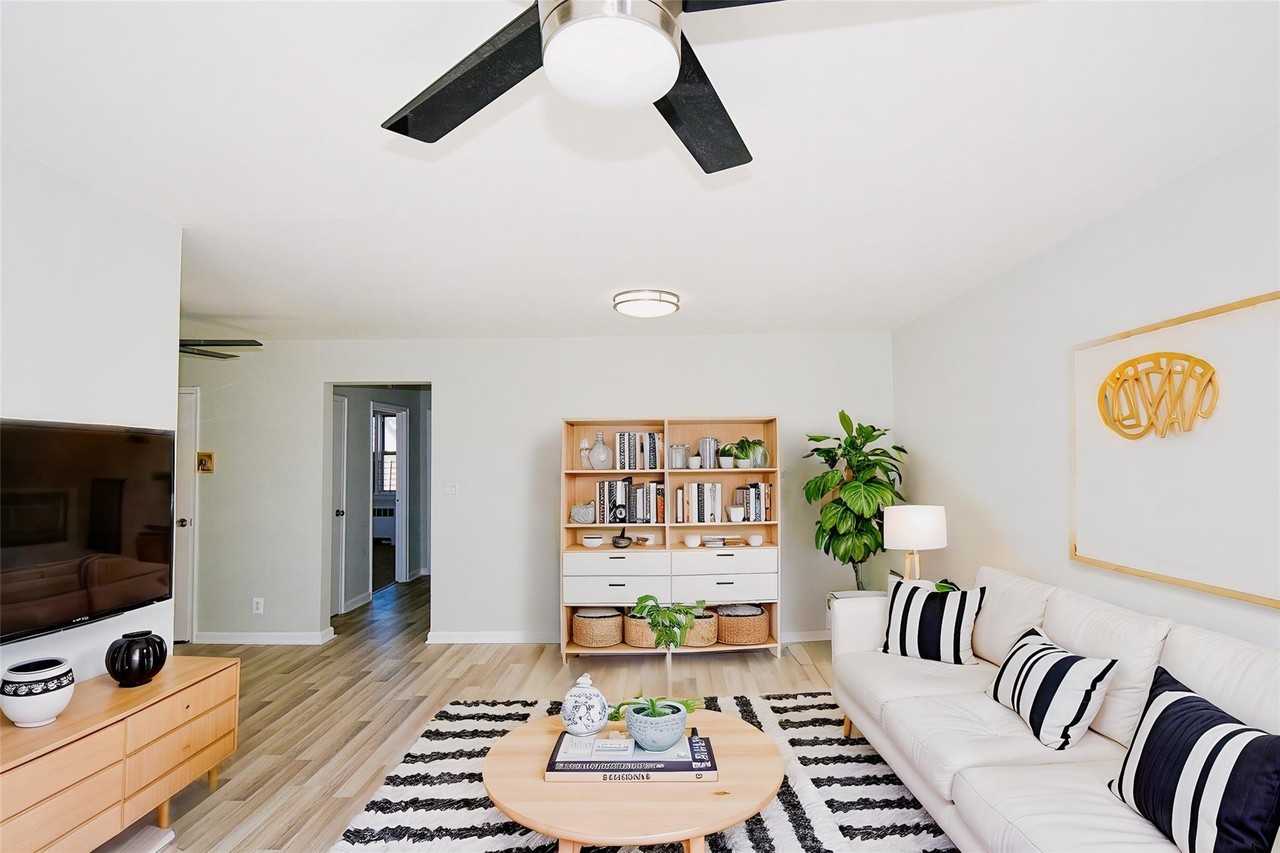 33 E Grand St #B3C - Photo 2 of 8