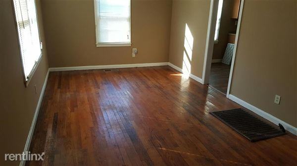 980 Welch St SE - Photo 3 of 9