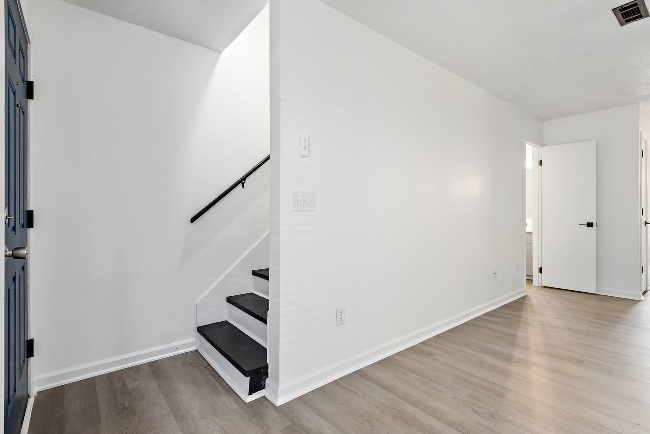 168 Lakeview Drive - Photo 3 of 21