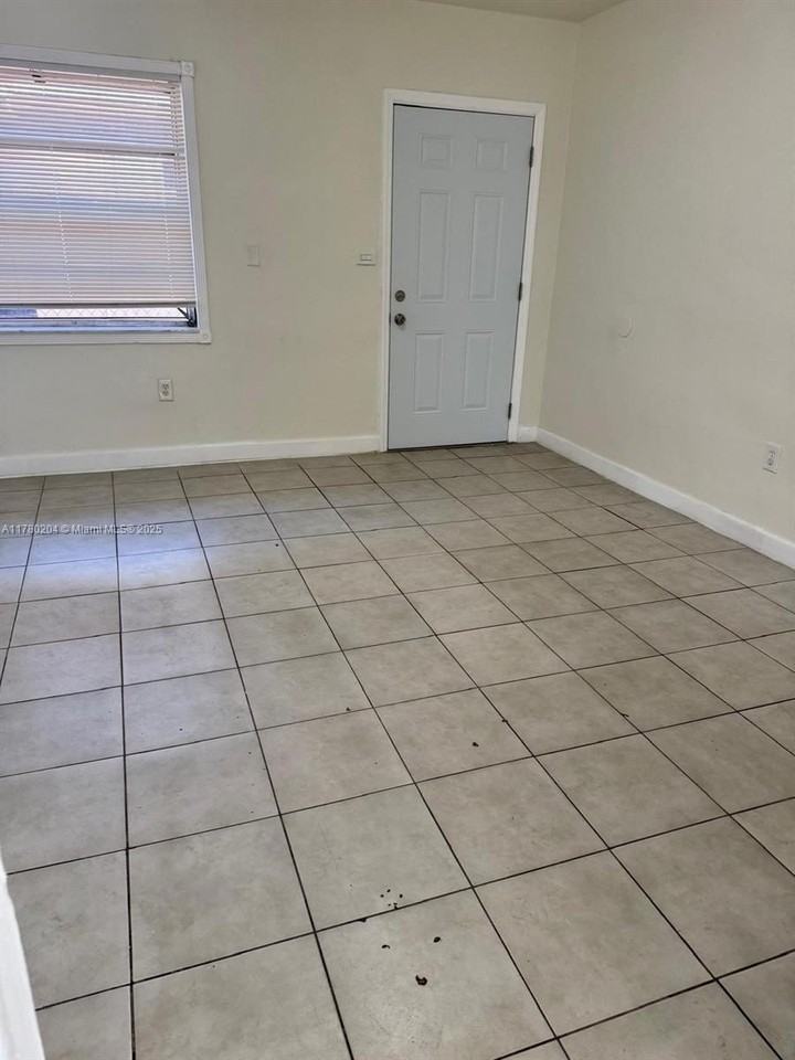 1855 Nw 43rd St - Photo 4 of 8