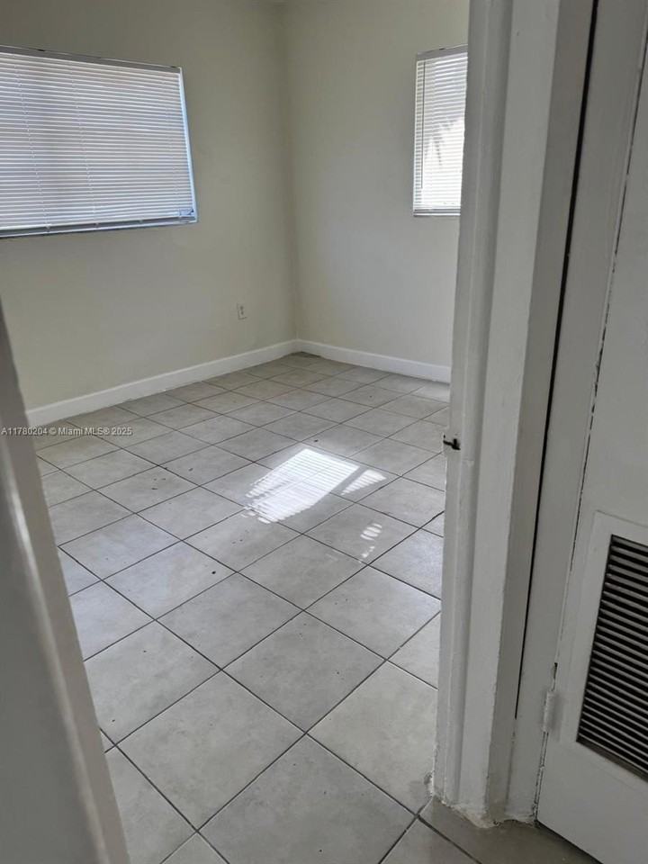 1855 Nw 43rd St - Photo 7 of 8