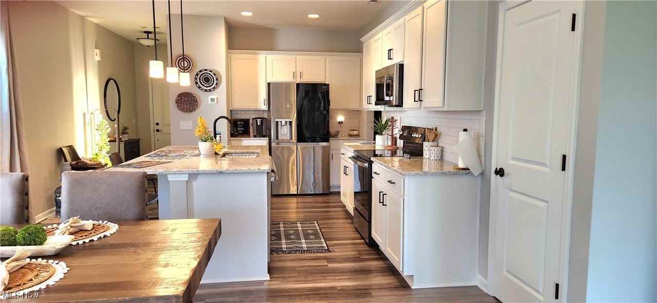 1368 Maple Grove Ln - Photo 7 of 21