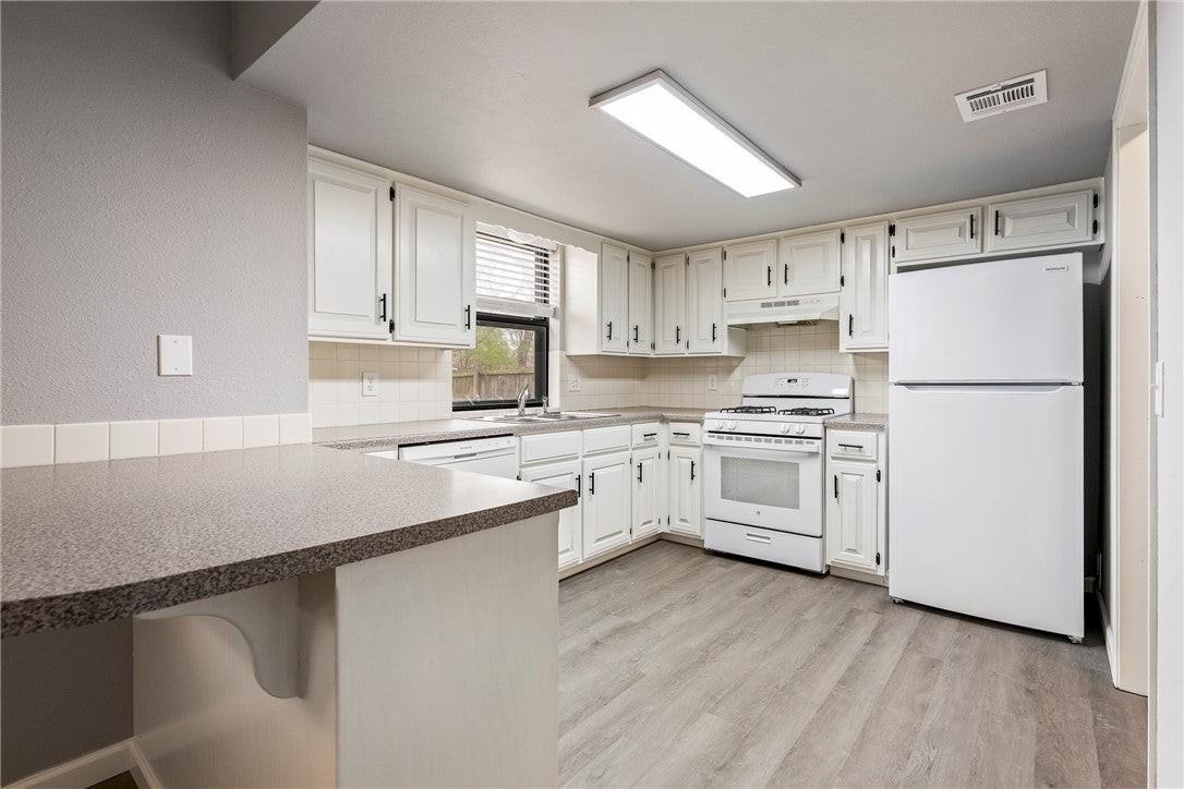 3807 W Olive St - Photo 7 of 24