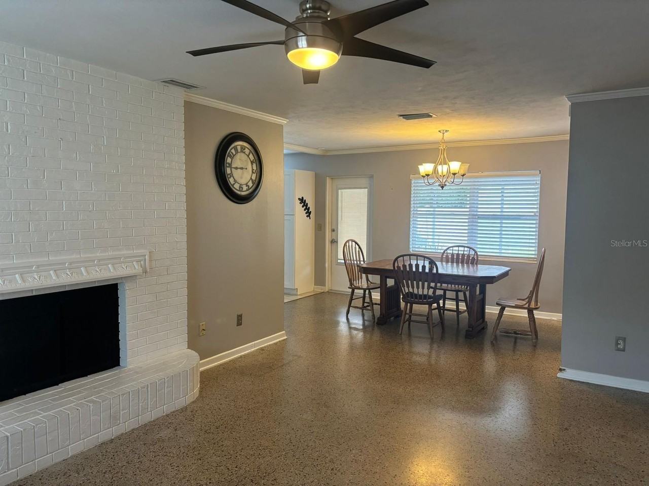 2619 Ambergate Rd - Photo 2 of 12