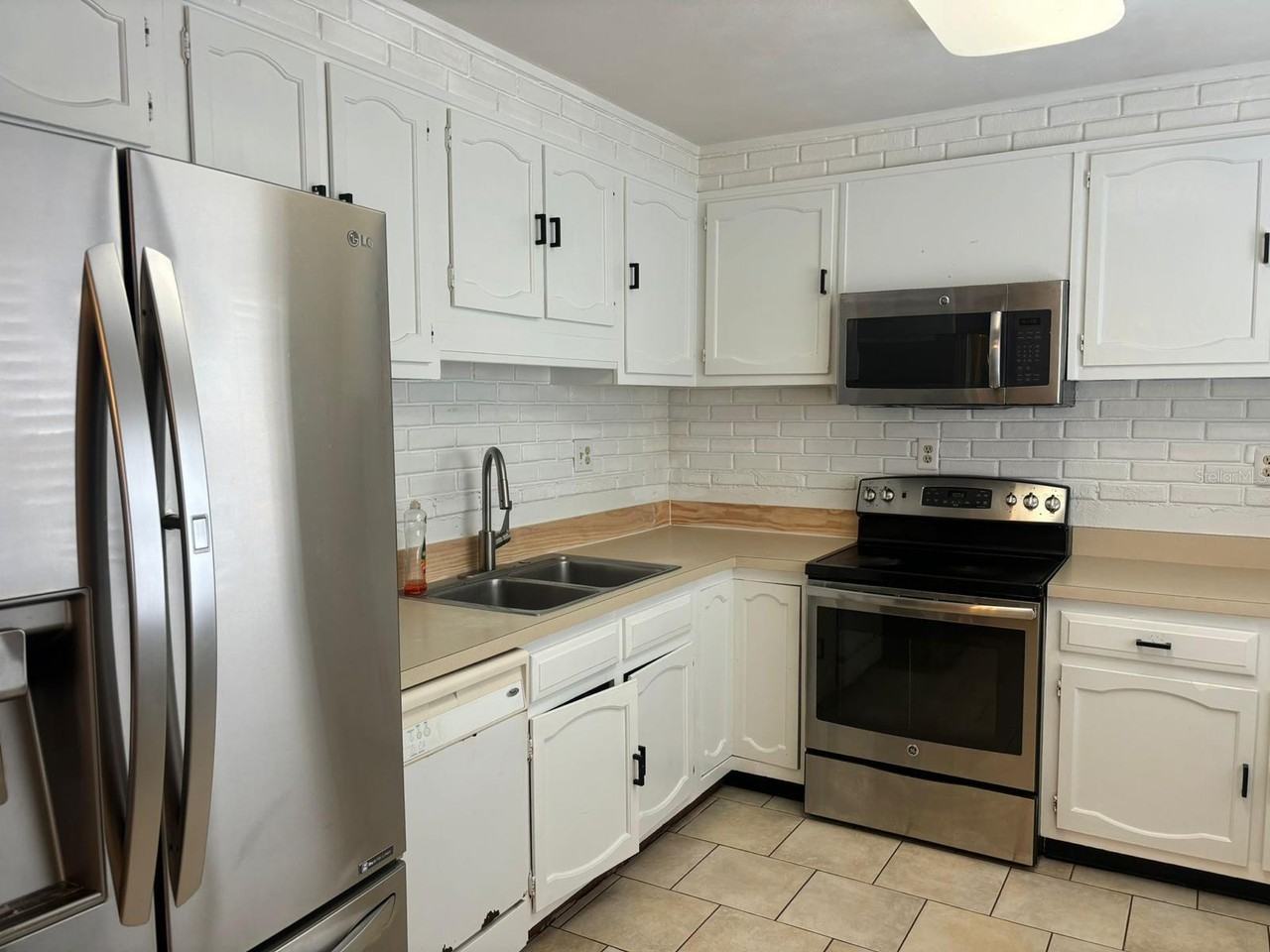 2619 Ambergate Rd - Photo 3 of 12