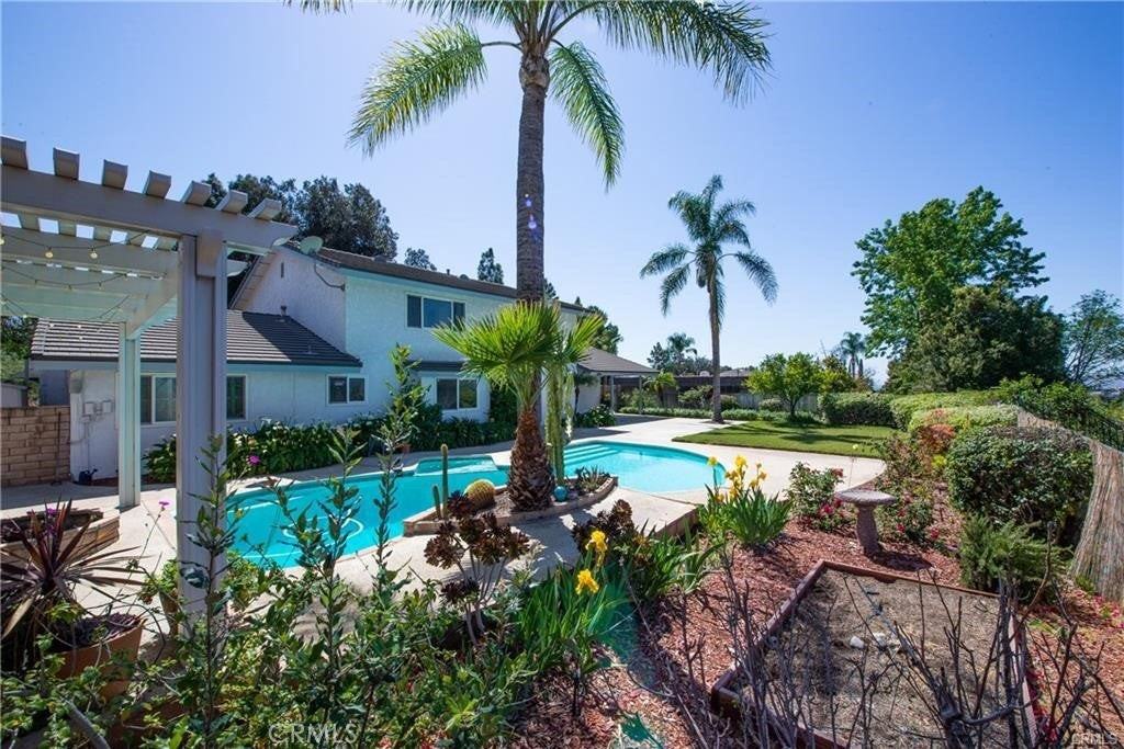 1377 Ransom Rd - Photo 3 of 30