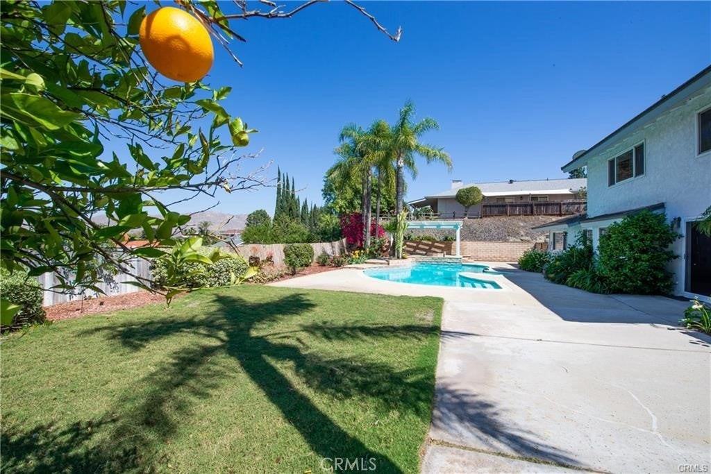 1377 Ransom Rd - Photo 4 of 30