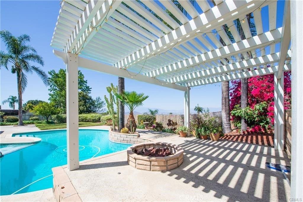 1377 Ransom Rd - Photo 5 of 30