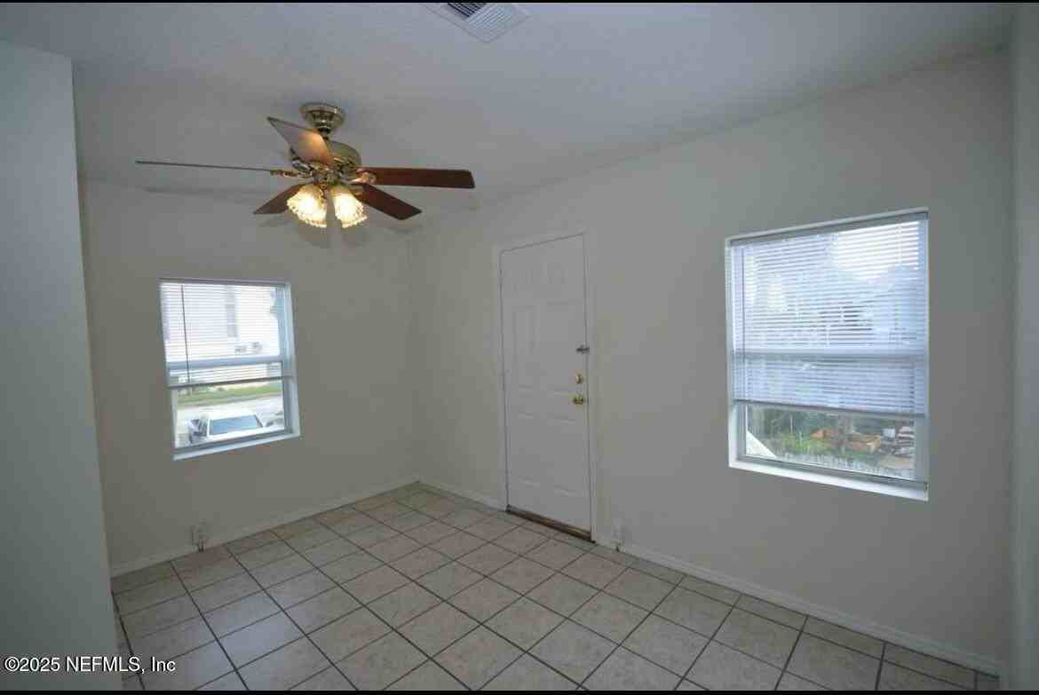 114 6 S Avenue #3 - Photo 6 of 12