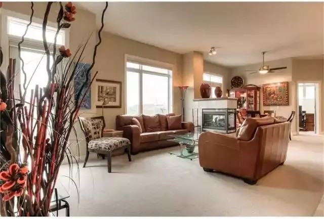 2 Hemlock Cres Sw #411 - Photo 3 of 8