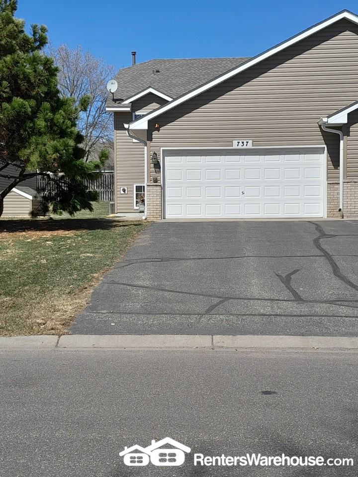 737 86th Ave Nw - Photo 2 of 10