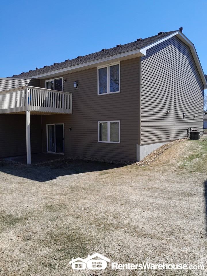 737 86th Ave Nw - Photo 3 of 10