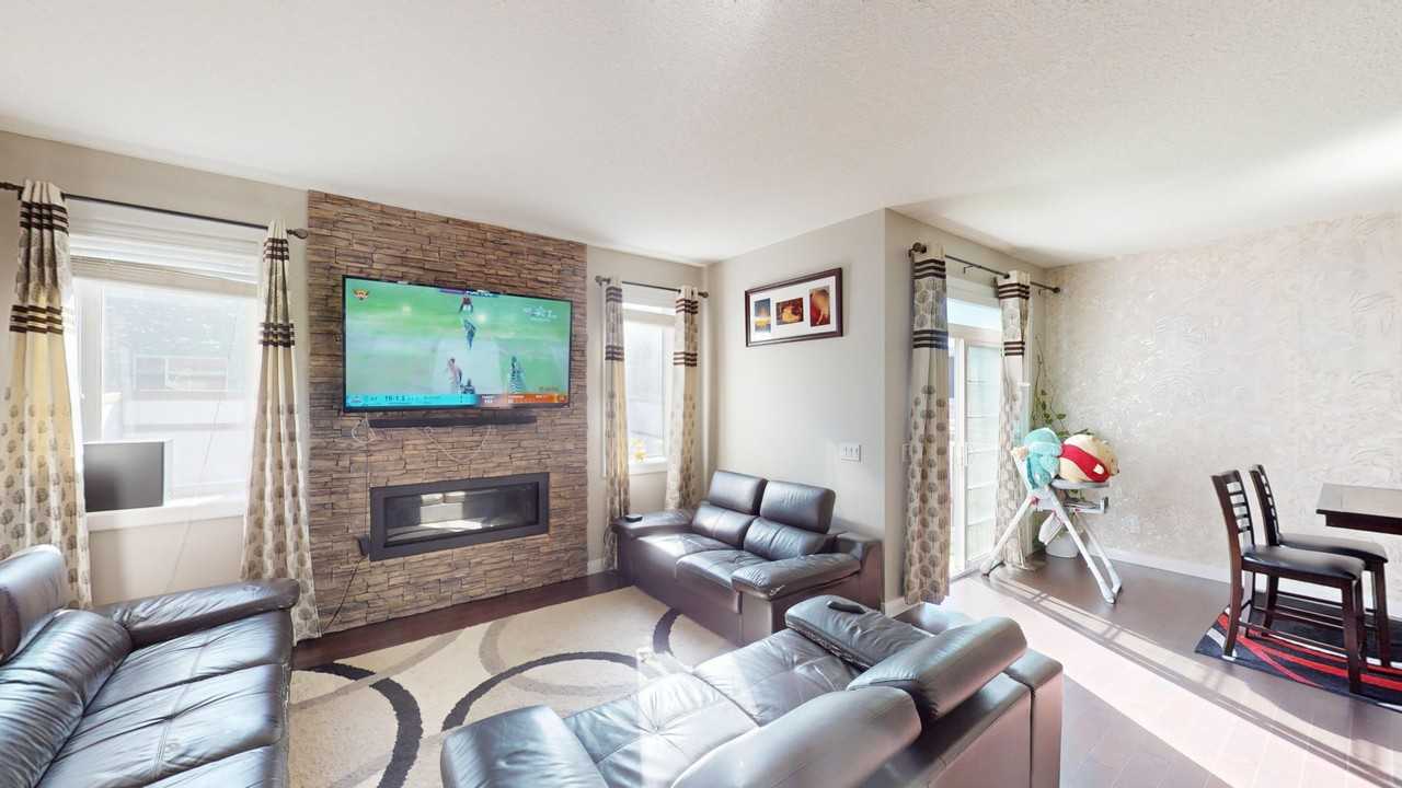 Upper - 152 Redstone Heights Northeast - Photo 2 of 38