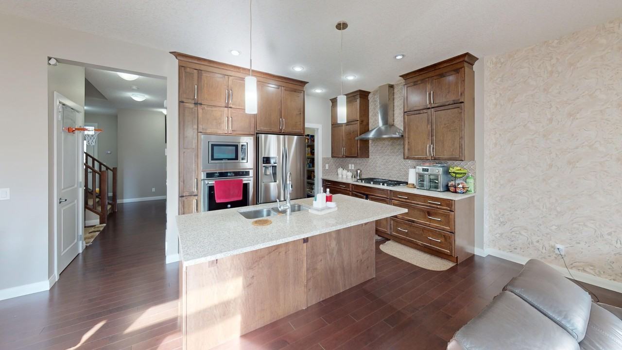 Upper - 152 Redstone Heights Northeast - Photo 3 of 38