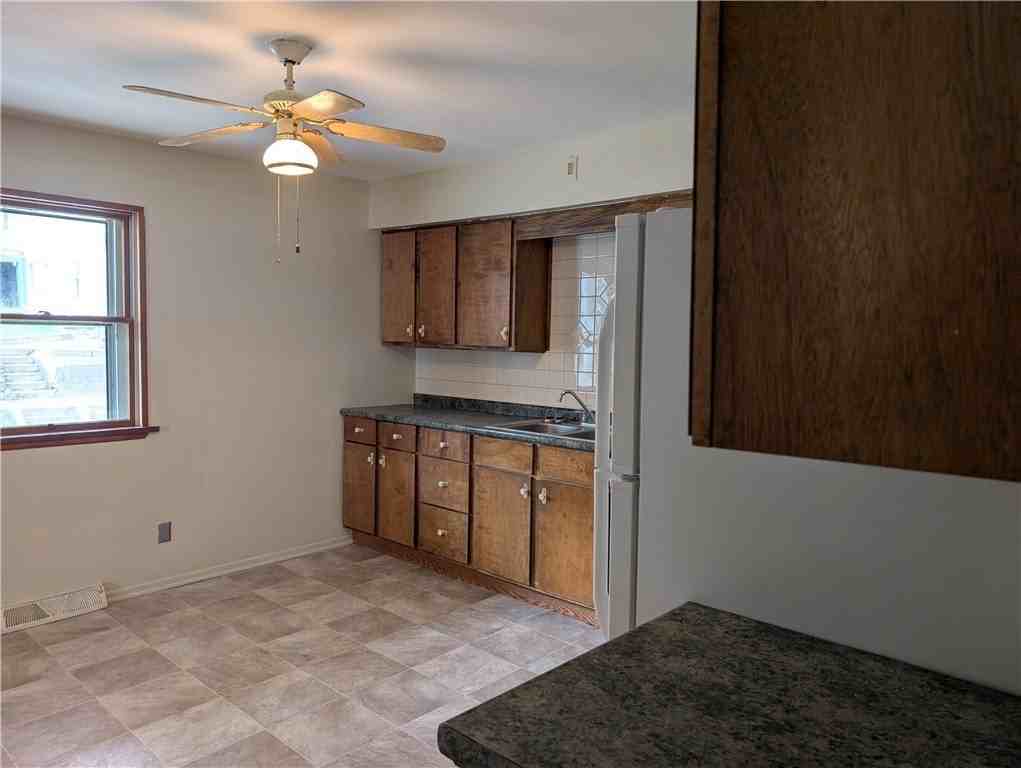 623 Conrad Ave - Photo 2 of 10