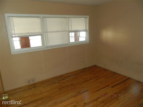 12756 Prospect Ave - Photo 3 of 11