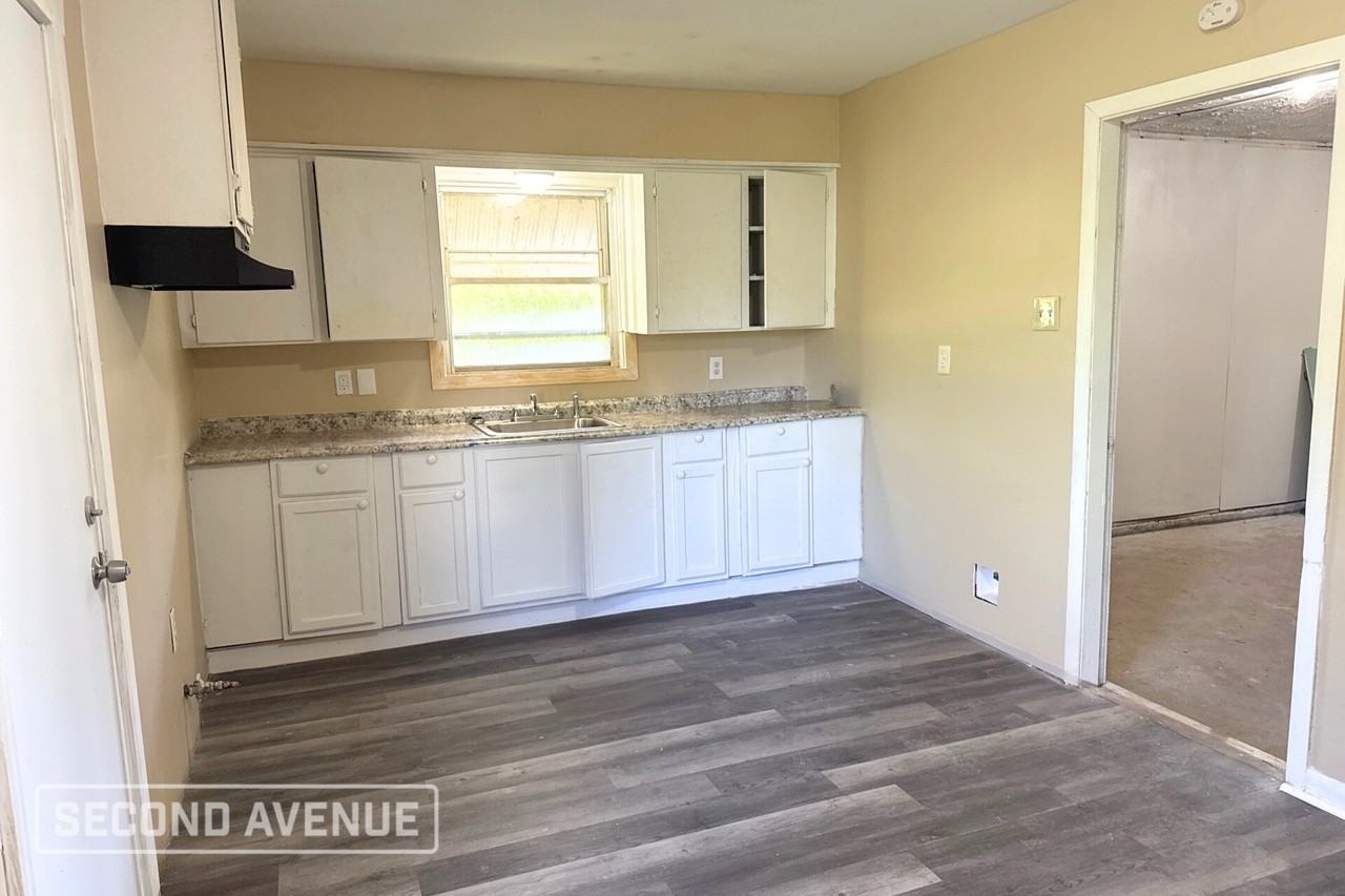 2402 Sunny Dr - Photo 3 of 10