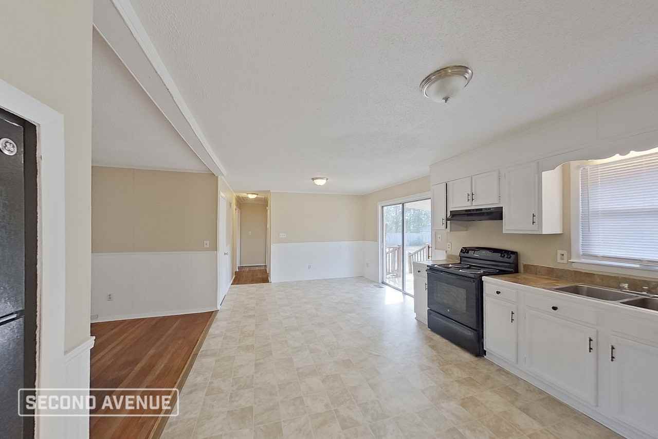 6047 Lexington Dr - Photo 4 of 27