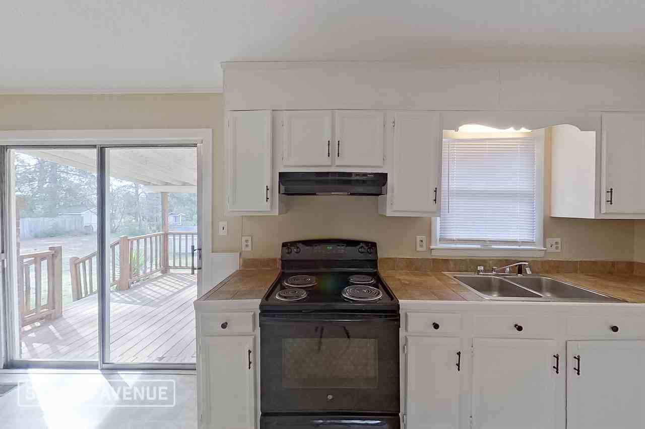 6047 Lexington Dr - Photo 5 of 27