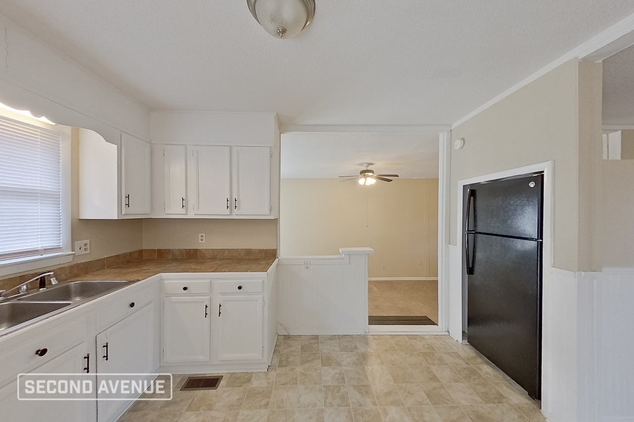 6047 Lexington Dr - Photo 6 of 27