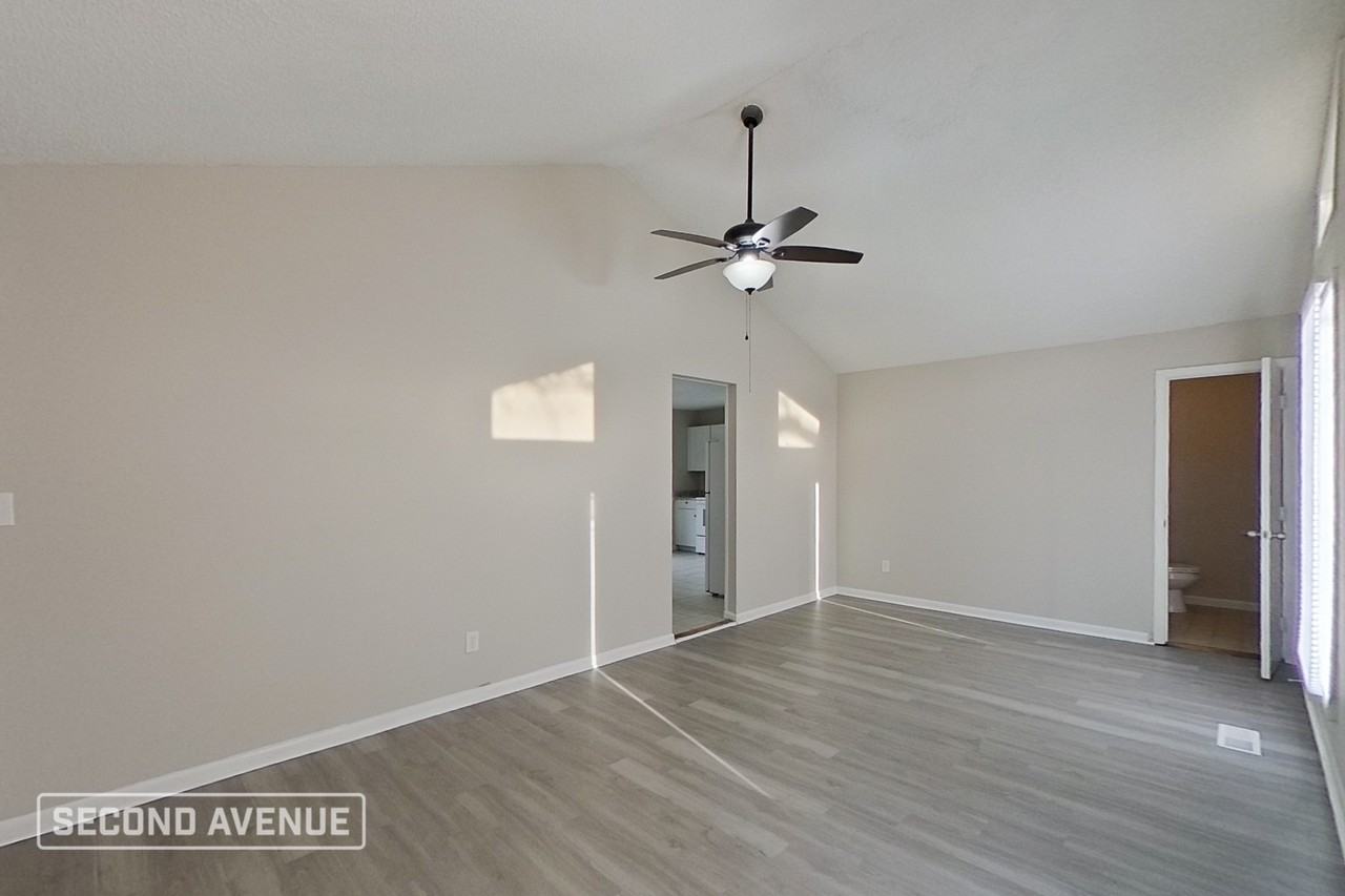 5764 Desoto Dr - Photo 4 of 20