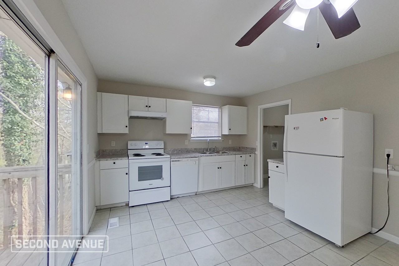 5764 Desoto Dr - Photo 5 of 20