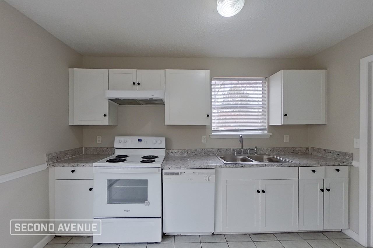 5764 Desoto Dr - Photo 6 of 20