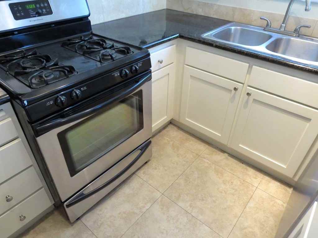 404 W 4th St - Photo 2 of 29