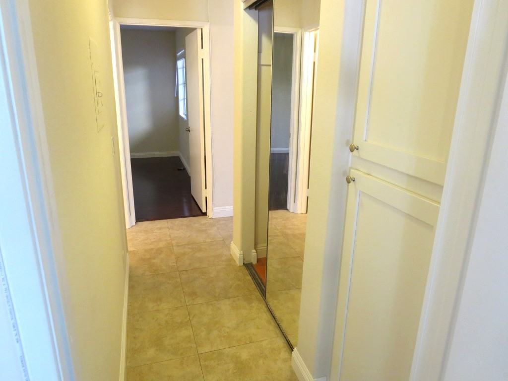 404 W 4th St - Photo 3 of 29