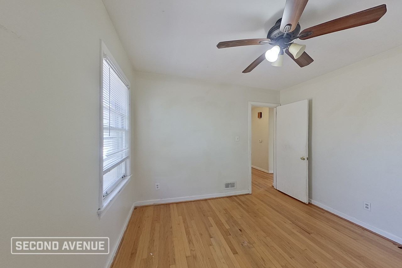 1036 Broadmoor Dr - Photo 4 of 25