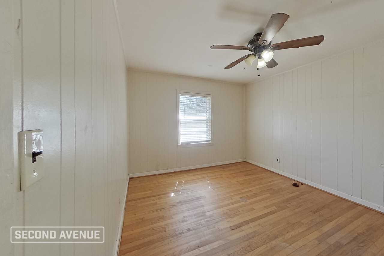 1036 Broadmoor Dr - Photo 5 of 25