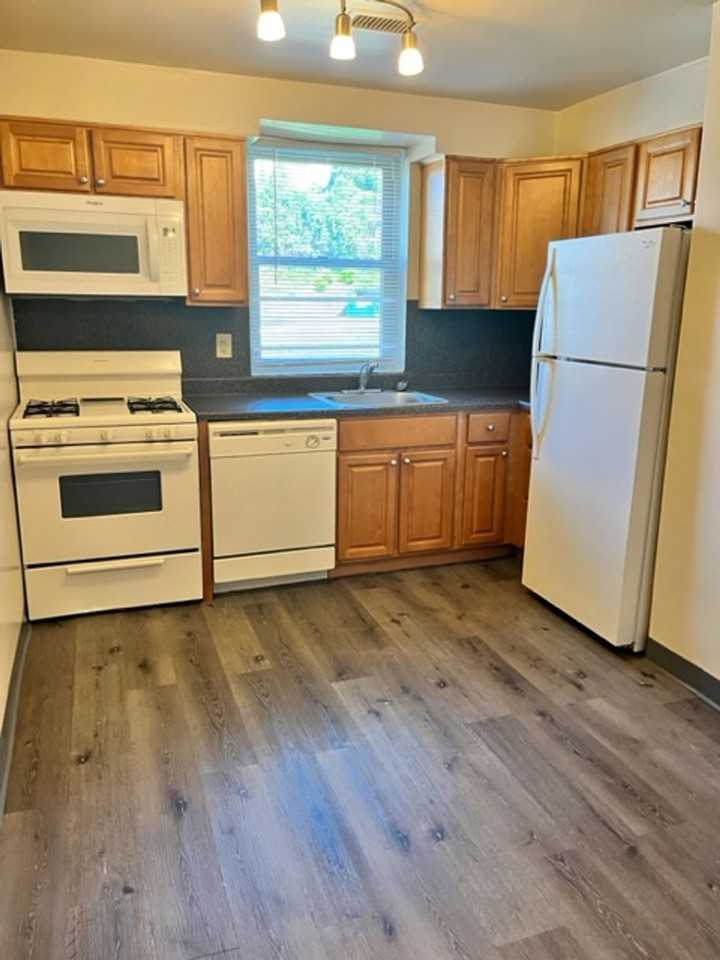 Lincoln Crossing Apartments - Photo 4 of 7