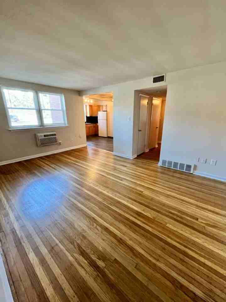 Lincoln Crossing Apartments - Photo 5 of 7