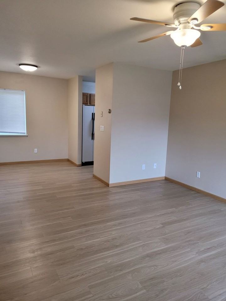 Oak Street Town Homes - Photo 2 of 34