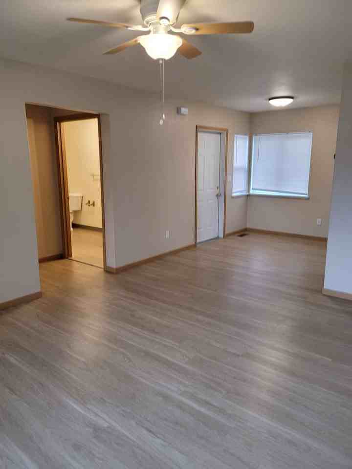 Oak Street Town Homes - Photo 3 of 34