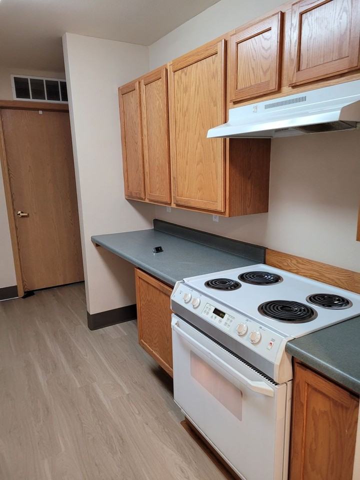 Oak Street Town Homes - Photo 5 of 34