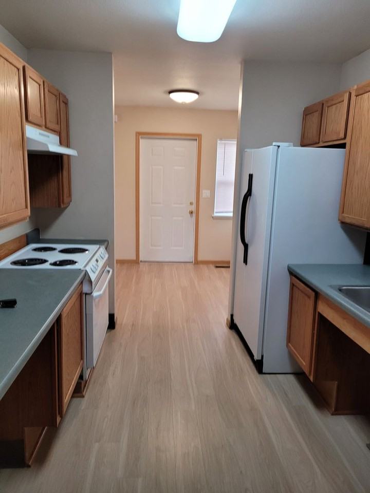 Oak Street Town Homes - Photo 6 of 34