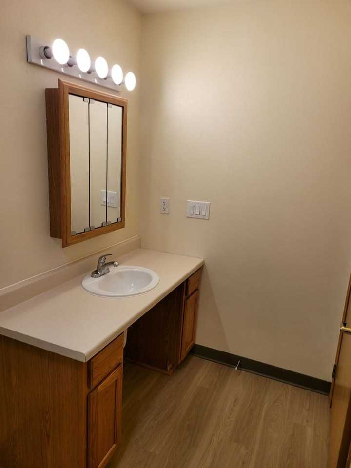 Oak Street Town Homes - Photo 7 of 34