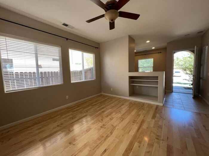10517 Yuba Ct - Photo 3 of 16