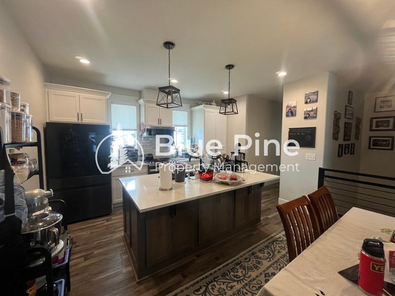 1885 Mesa Canyon Dr - Photo 2 of 35