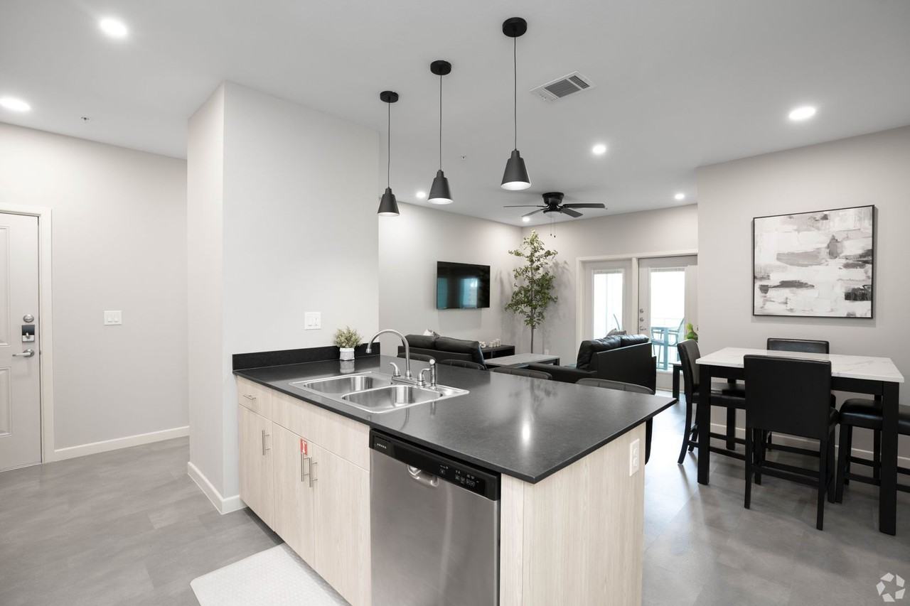 Palma Vista Apartments - Photo 2 of 28