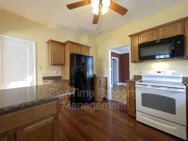 825 Armstrong Ave - Photo 3 of 10
