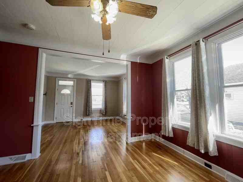 825 Armstrong Ave - Photo 4 of 10