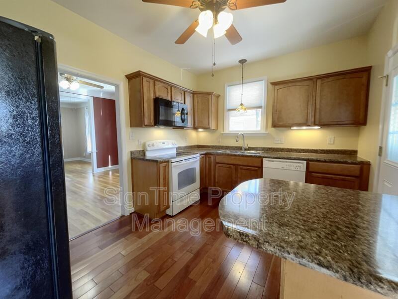 825 Armstrong Ave - Photo 6 of 10
