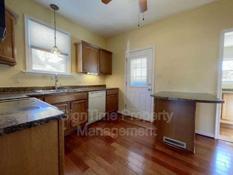 825 Armstrong Ave - Photo 7 of 10