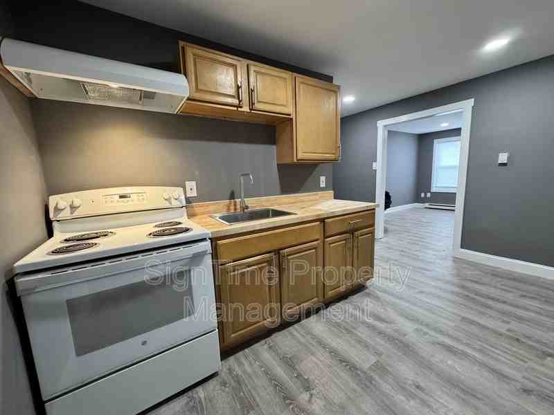 202 Jonathan St - Photo 3 of 9